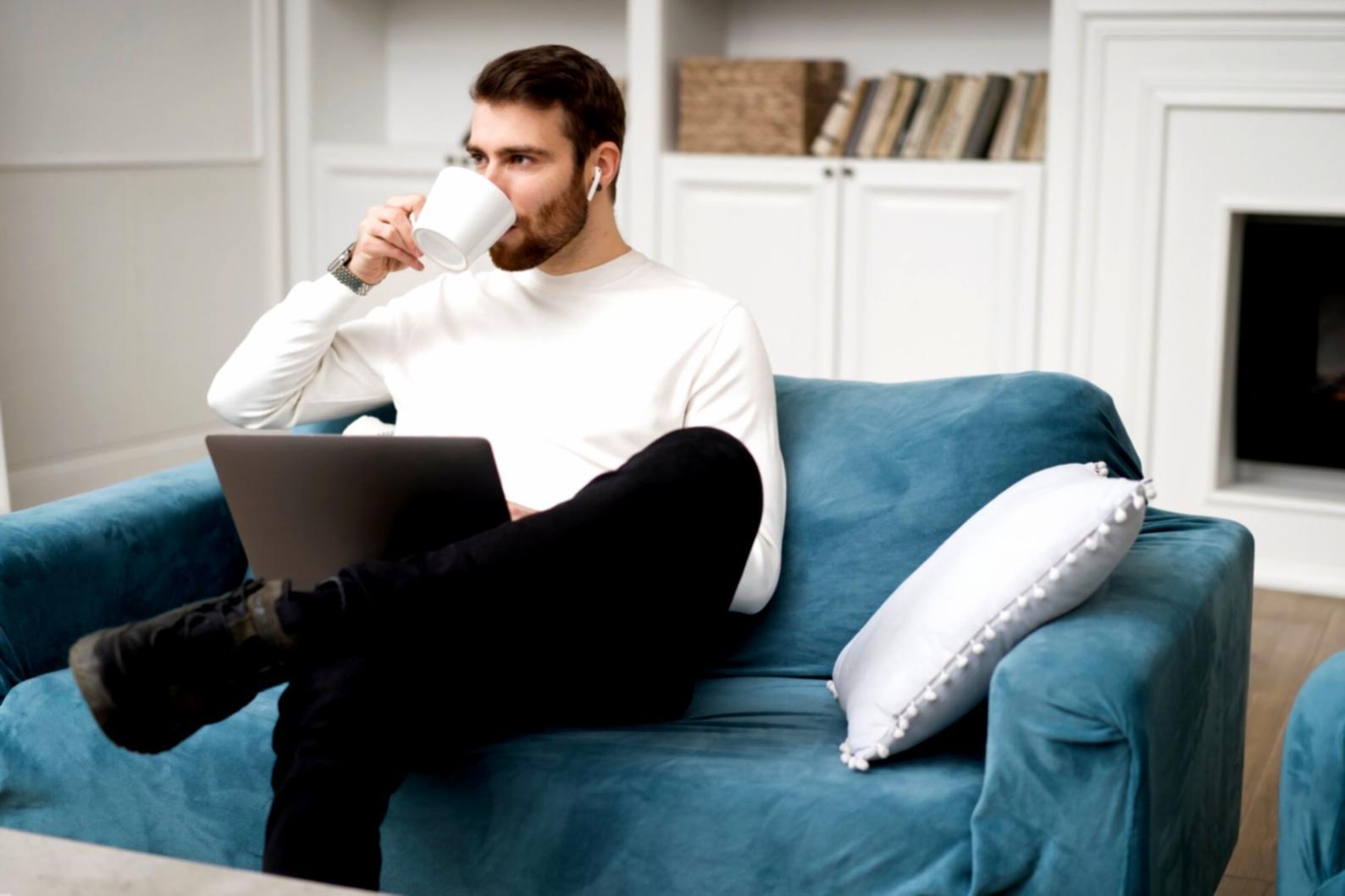 Analyse financière moderne avec graphiques et données d'entreprise